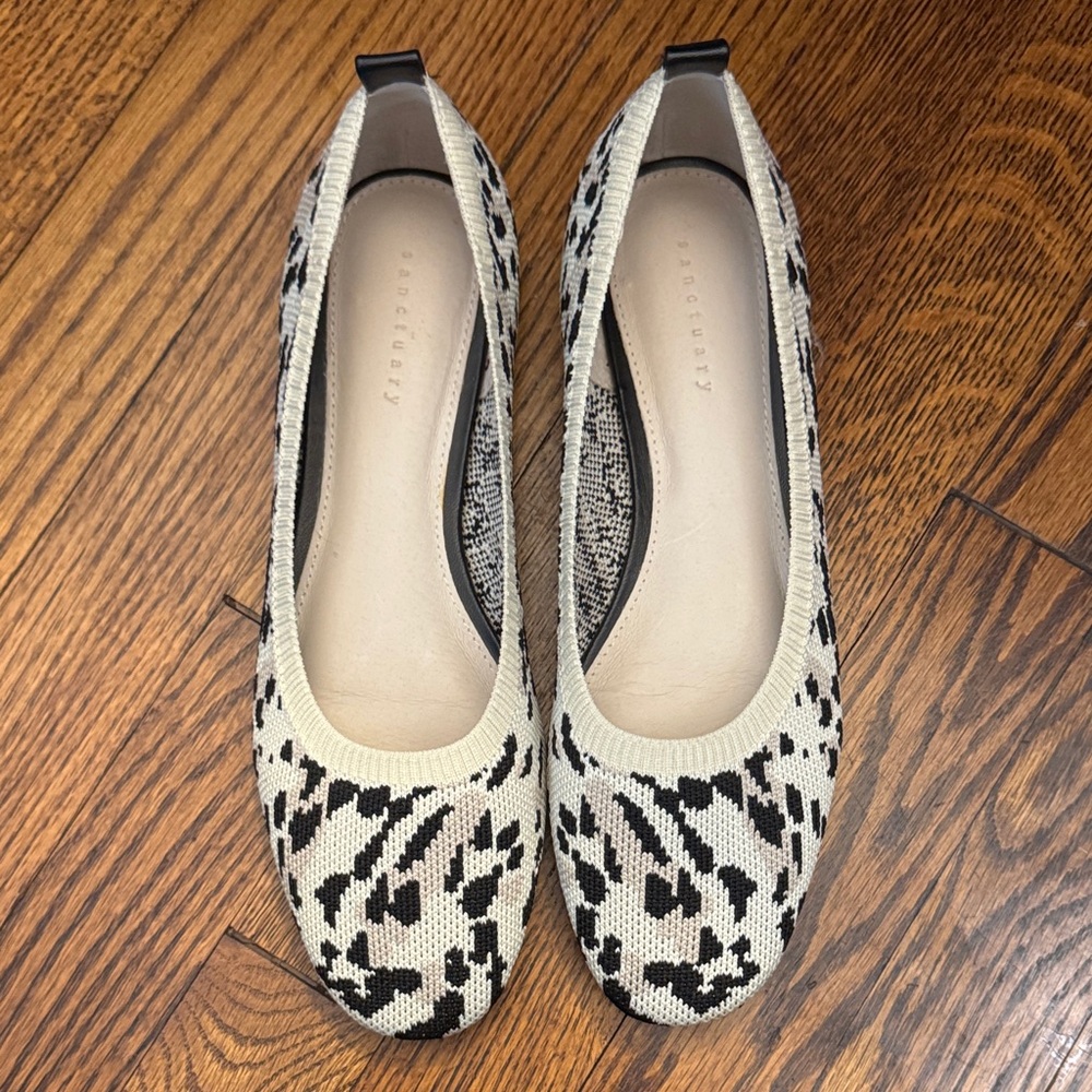 Stylish Black and White Women's flats